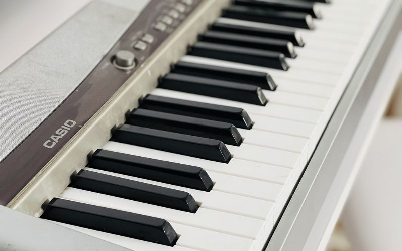 Đàn piano điện giá dưới 5 triệu thường hạn chế về âm thanh