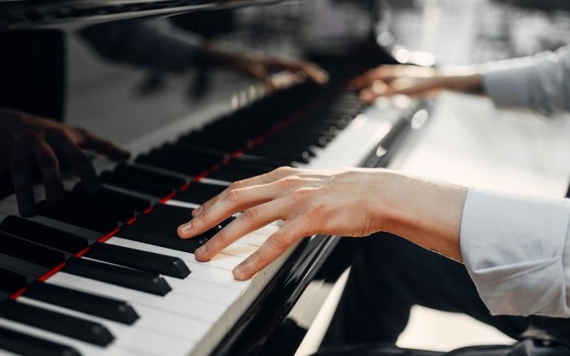 Độ chạm phím là yếu tố quan trọng khi chọn đàn chuyên nghiệp
