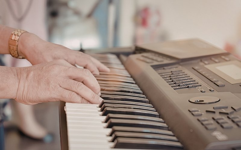 Piano điện kết hợp truyền thống với kỹ thuật số