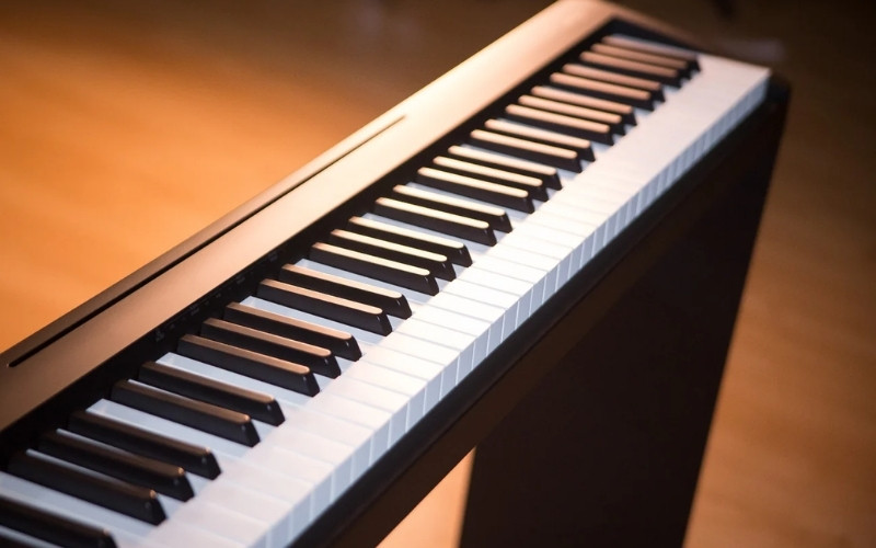 Roland FP-10 với bàn phím PHA-4 Standard, âm thanh SuperNATURAL