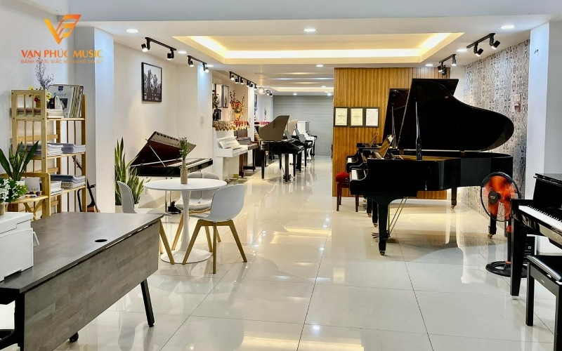 Vạn Phúc Music phân phối Piano chính hãng đa dạng