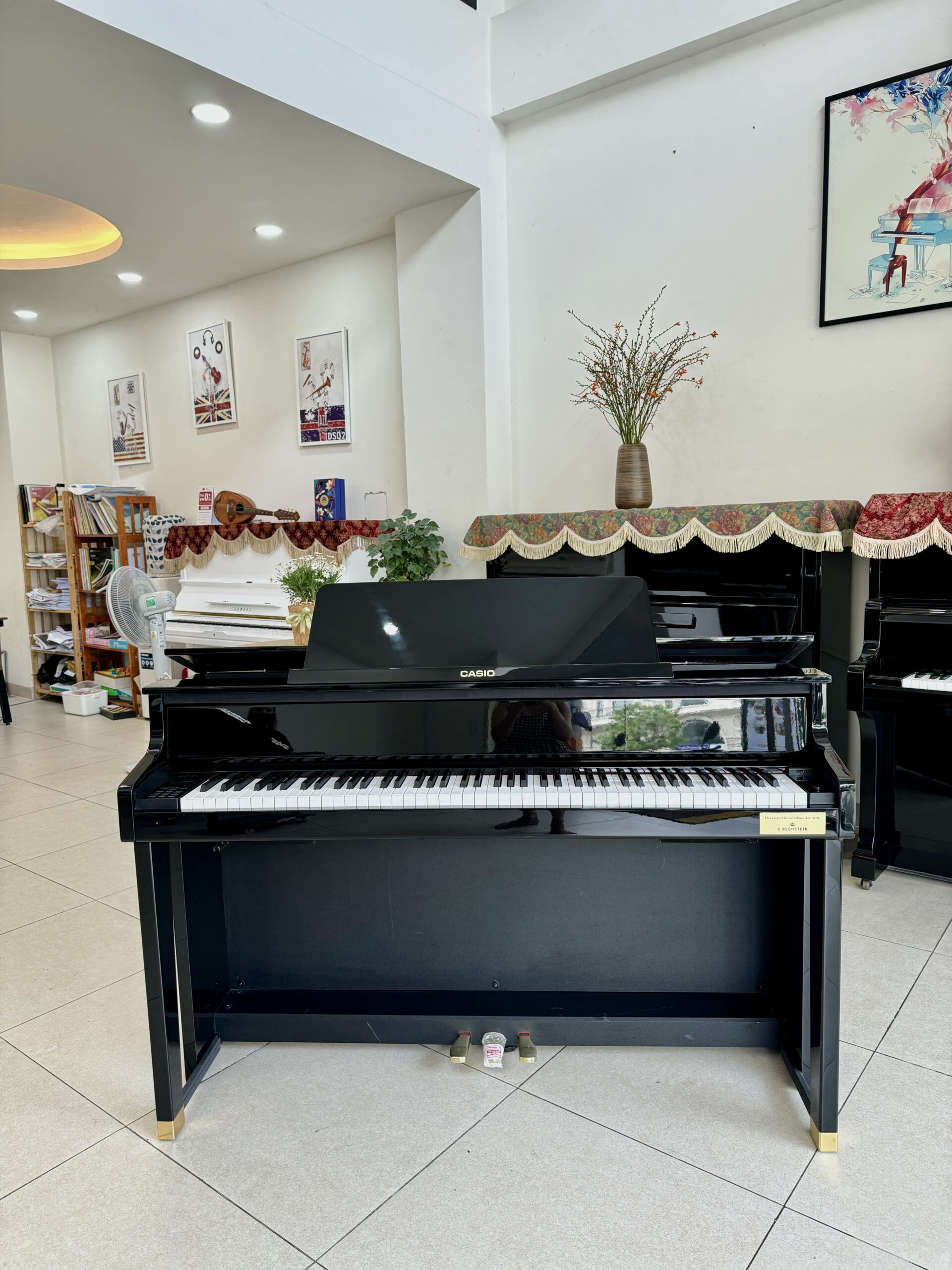Đàn piano điện Casio GP-1000 màu đen bóng tại phòng trưng bày đàn piano Vạn Phúc Music