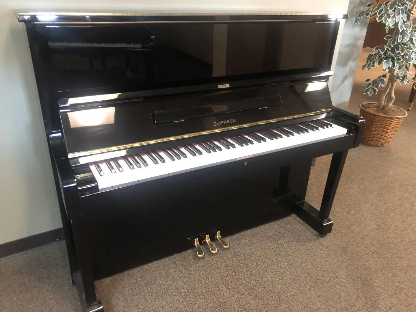 Đàn piano upright DIAPASON 126M
