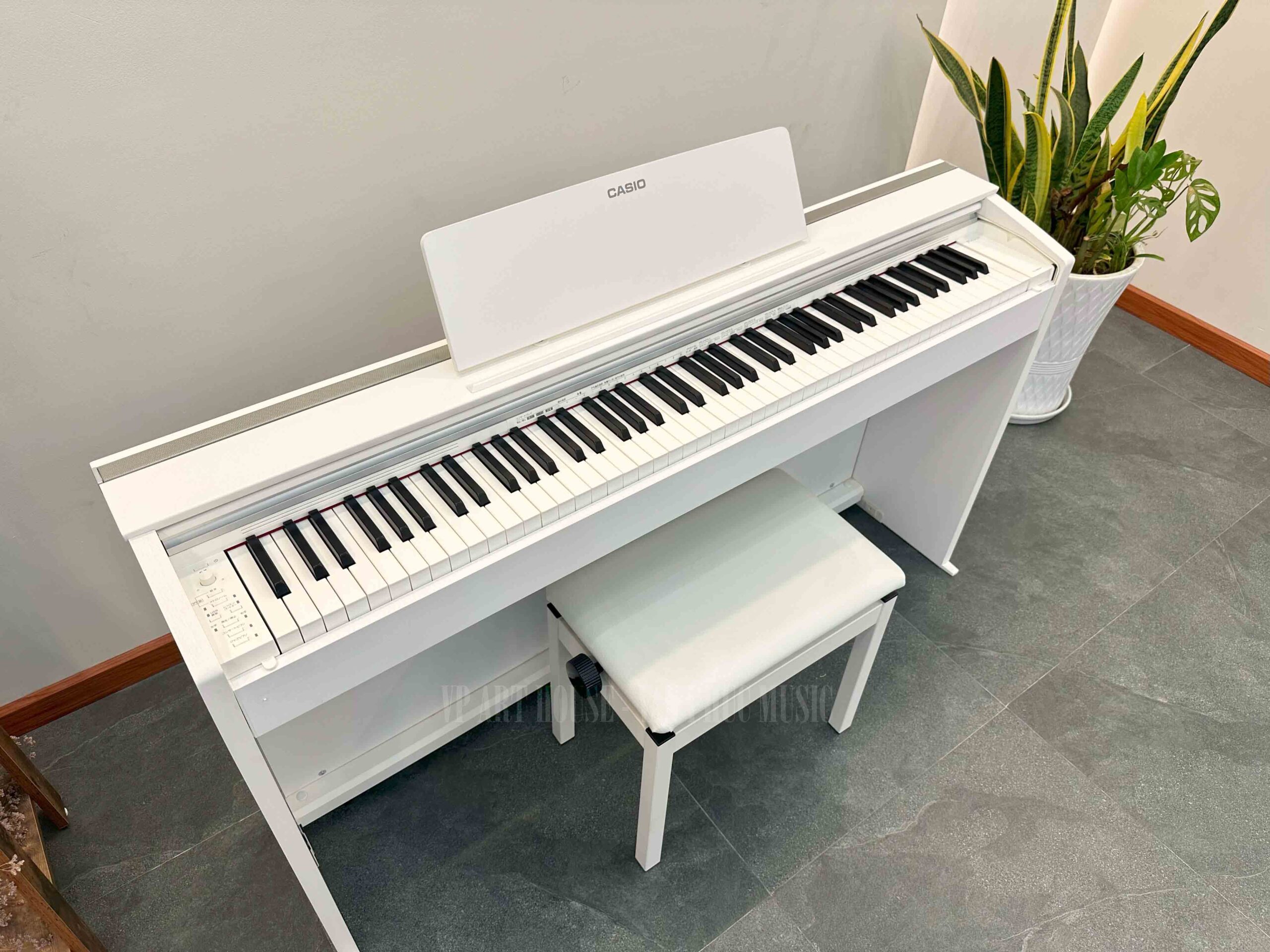 cận cảnh bảng điều khiển và bàn phím Casio PX-2000 GP
