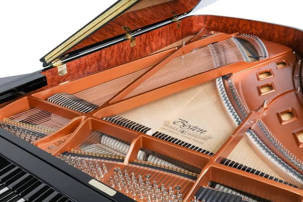 Soundboard với thiết kế sáng tạo đã tạo ra phản ứng âm sắc phong phú và lâu dài hơn