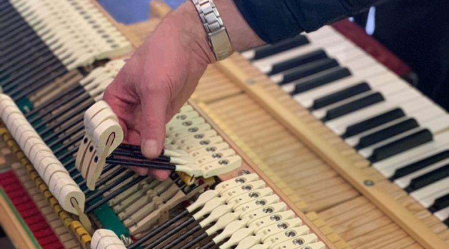 Kiểm tra hệ thống búa đàn của piano cơ