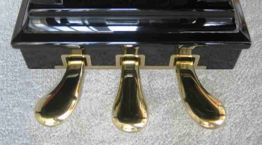 Nhấn thử từng pedal để kiểm tra phản hồi của hệ thống