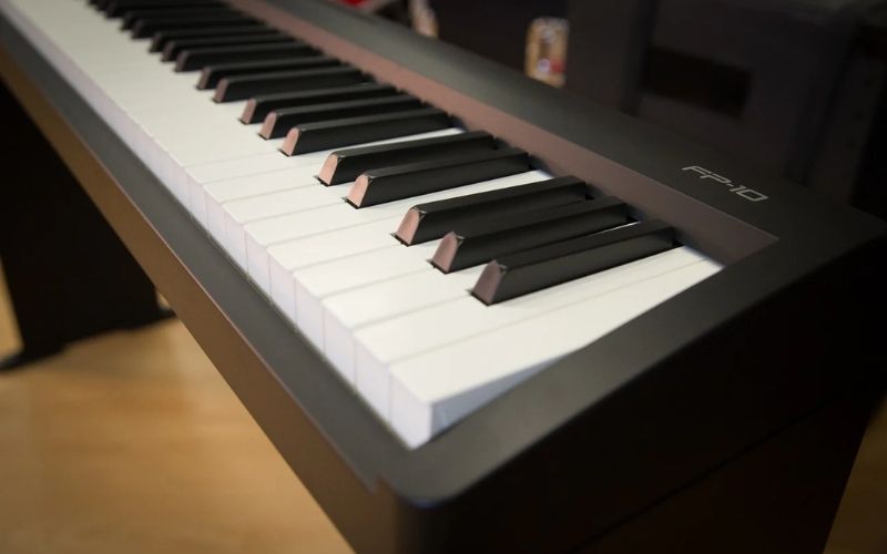 Roland FP-10 sở hữu bàn phím PHA-4 Standard
