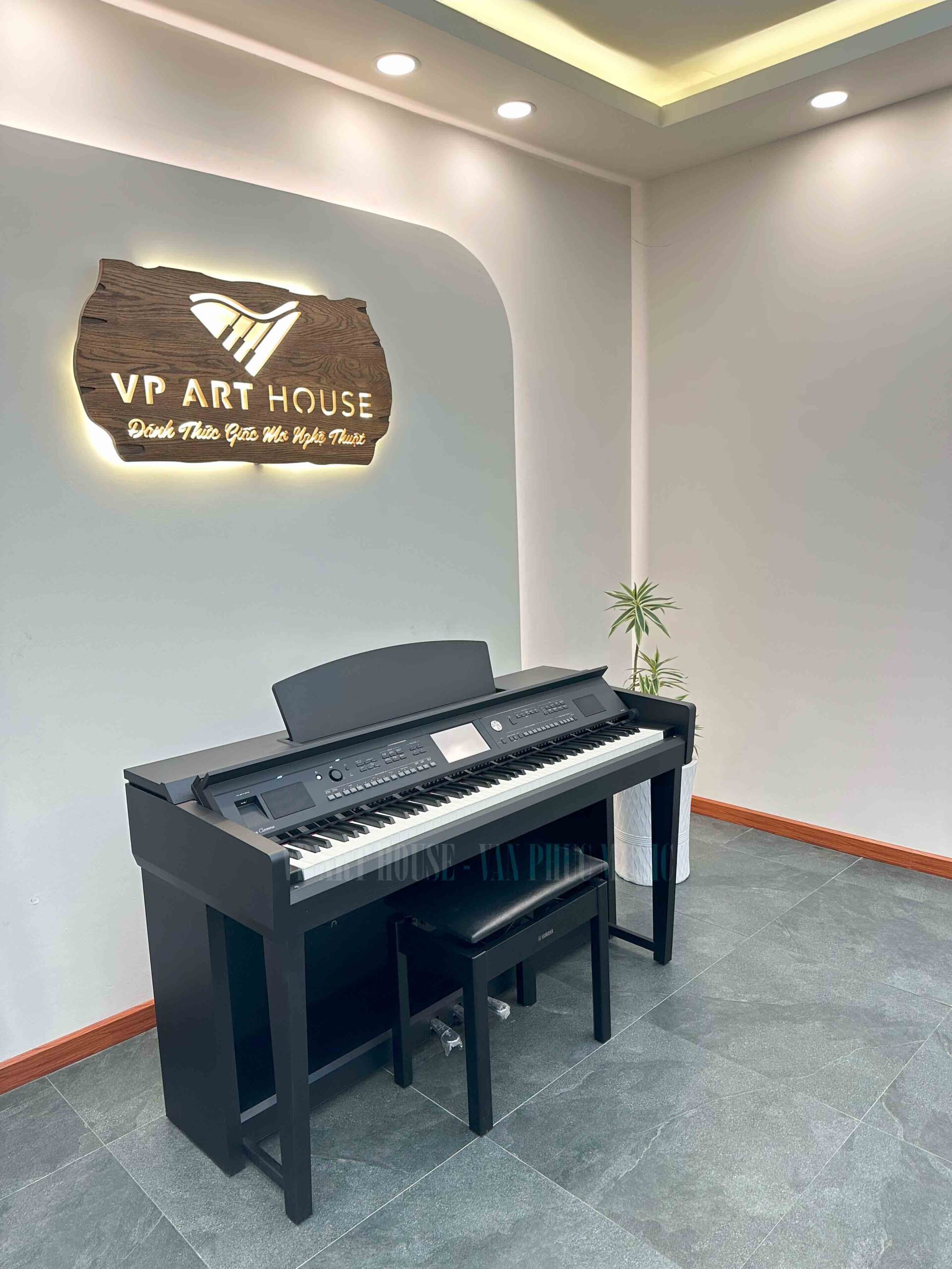 Đến VP Art House HCM để trực tiếp xem Yamaha CVP 605 B Đàn piano Yamaha CVP 605 B tại cửa hàng VP Art House