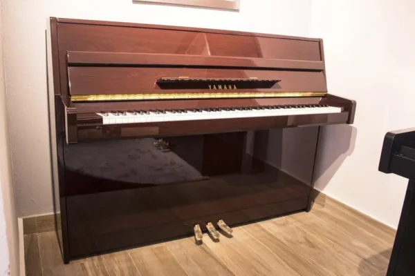 YAMAHA JU 109