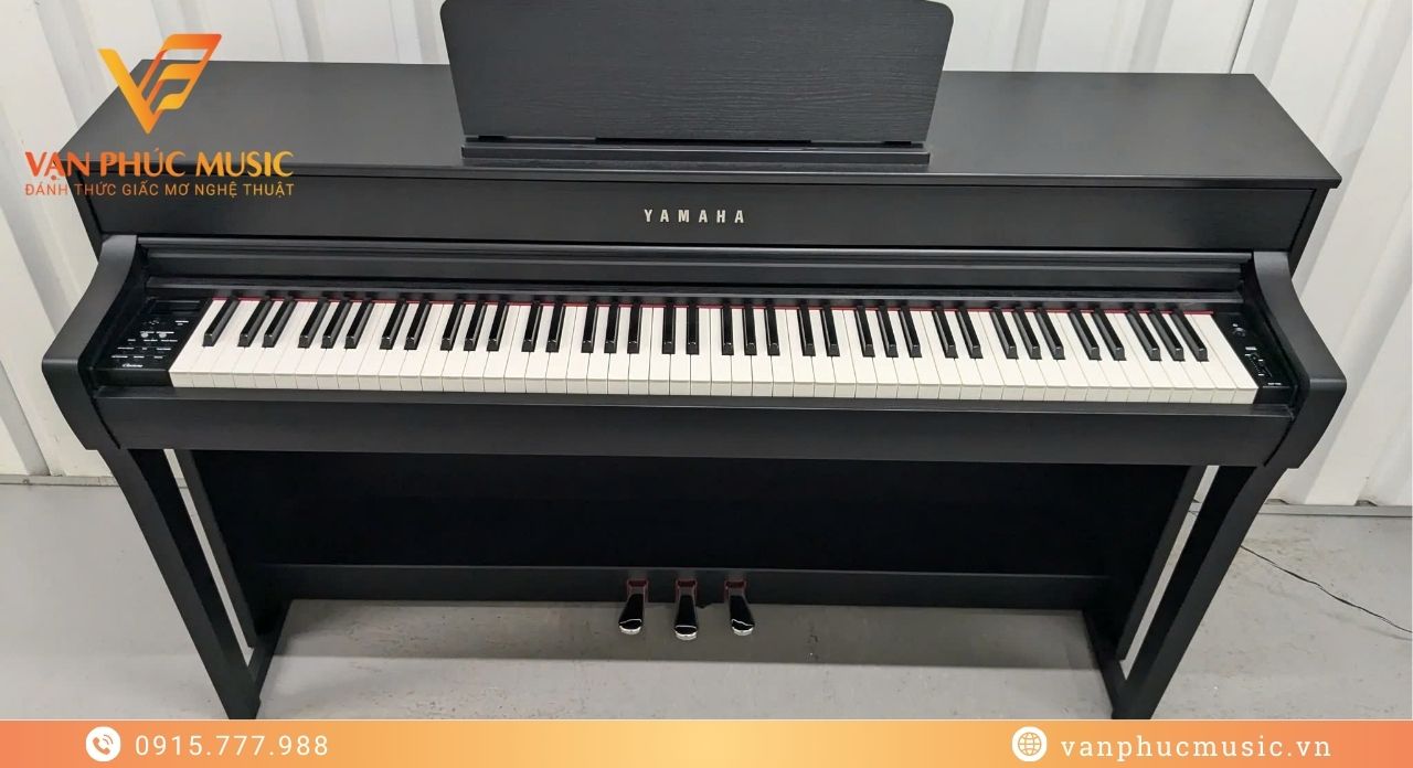 YAMAHA CLP 735B