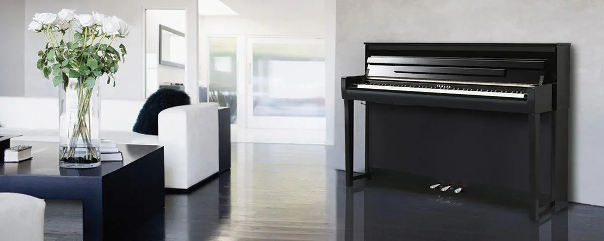 Đàn piano điện Yamaha CLP-685 màu đen