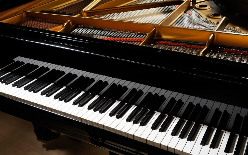 Đàn piano tiêu chuẩn gồm 88 phím trắng và đen