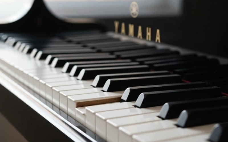 Phím đàn piano điện bị kẹt do bị khô dầu hoặc hao mòn