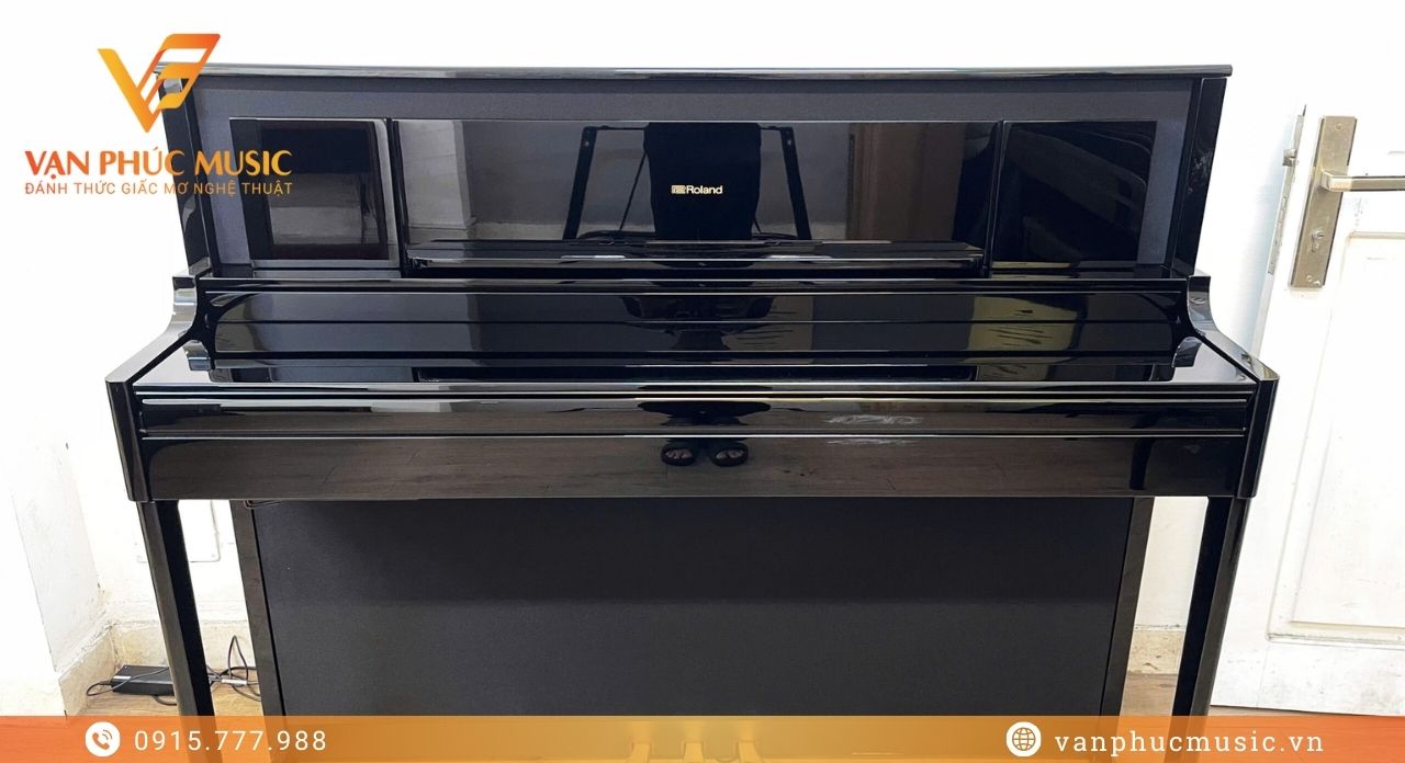 ROLAND LX 706PE