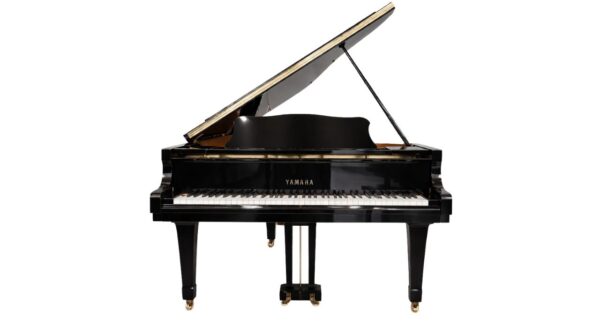 YAMAHA C3