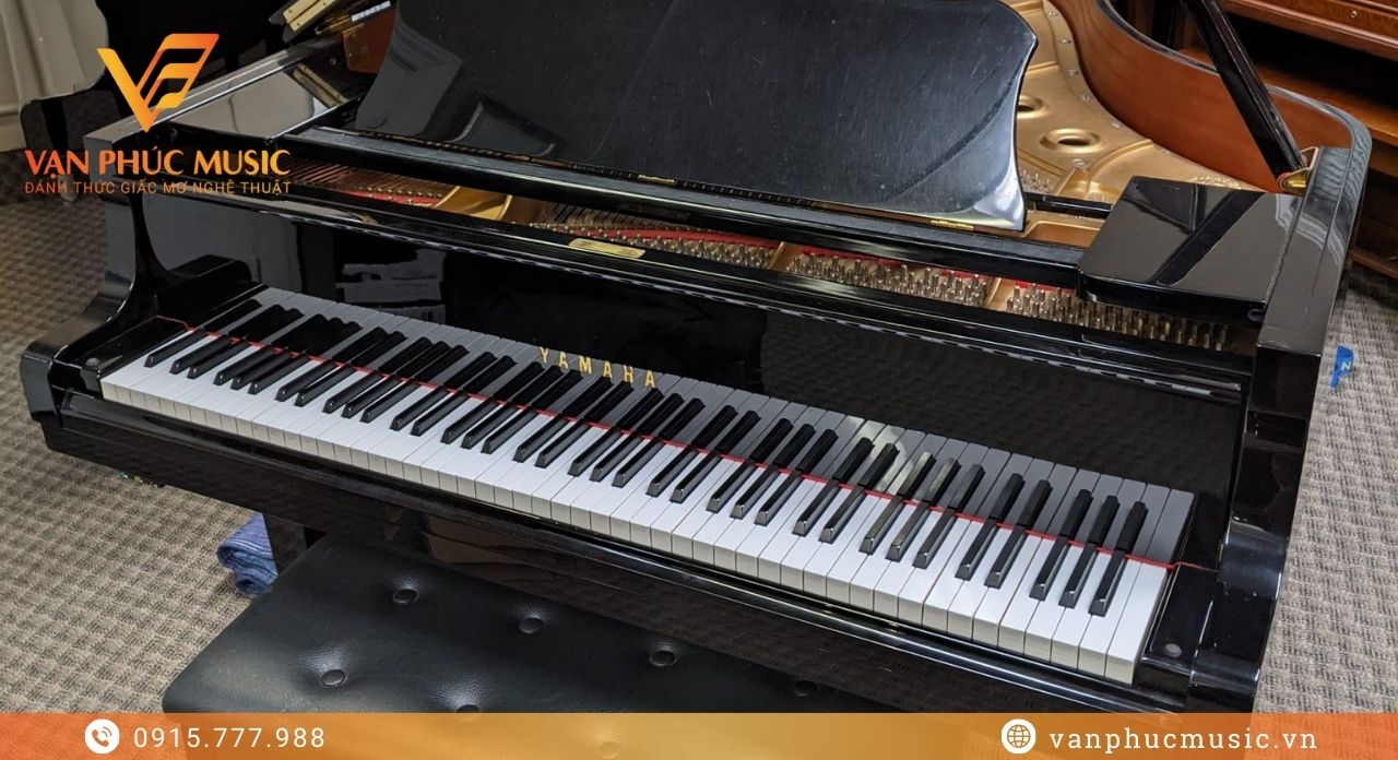 grand piano YAMAHA C3