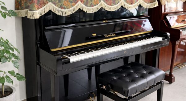 YAMAHA U3E