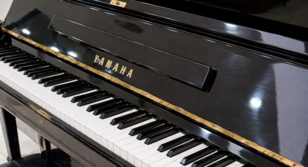YAMAHA U3E