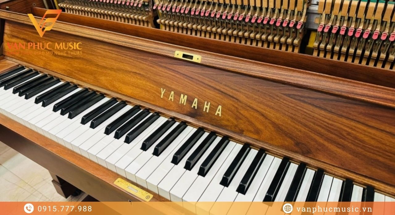 Yamaha W101 upright piano