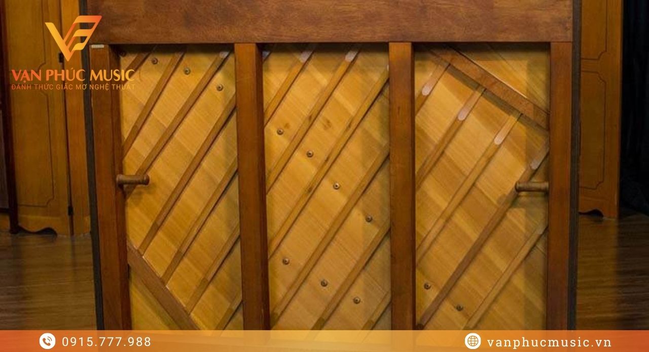 Yamaha W102 acoustic piano