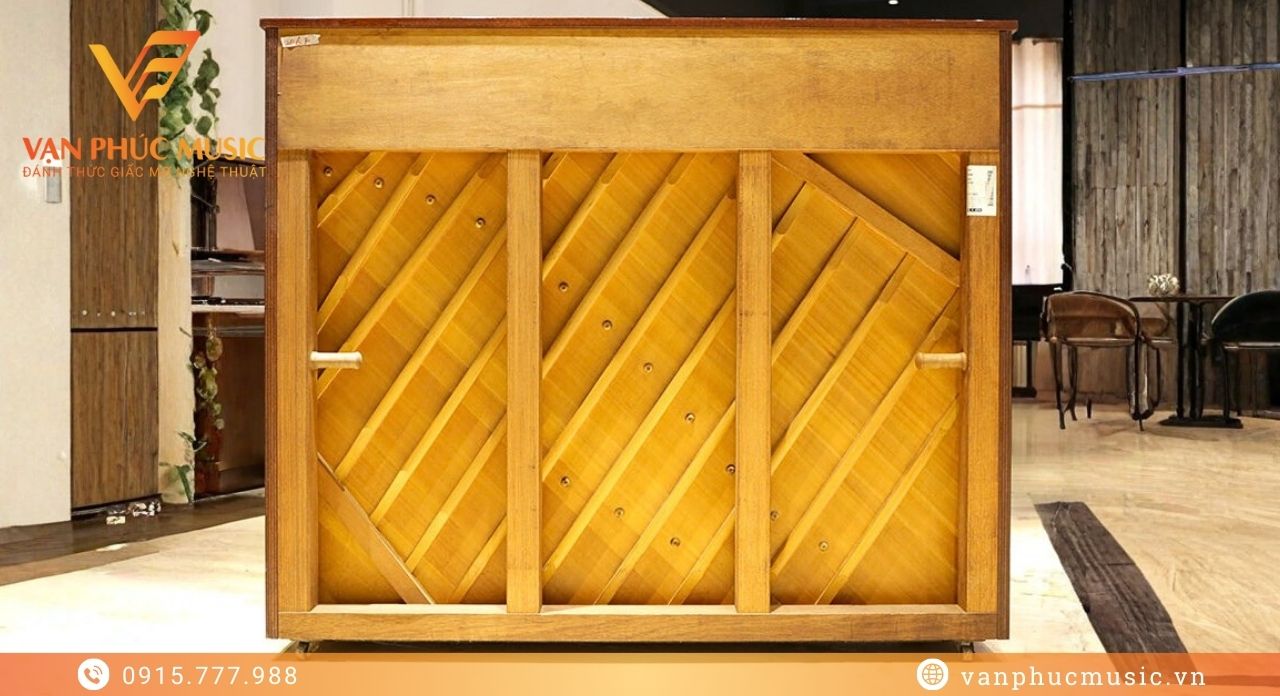 piano upright Yamaha W106B