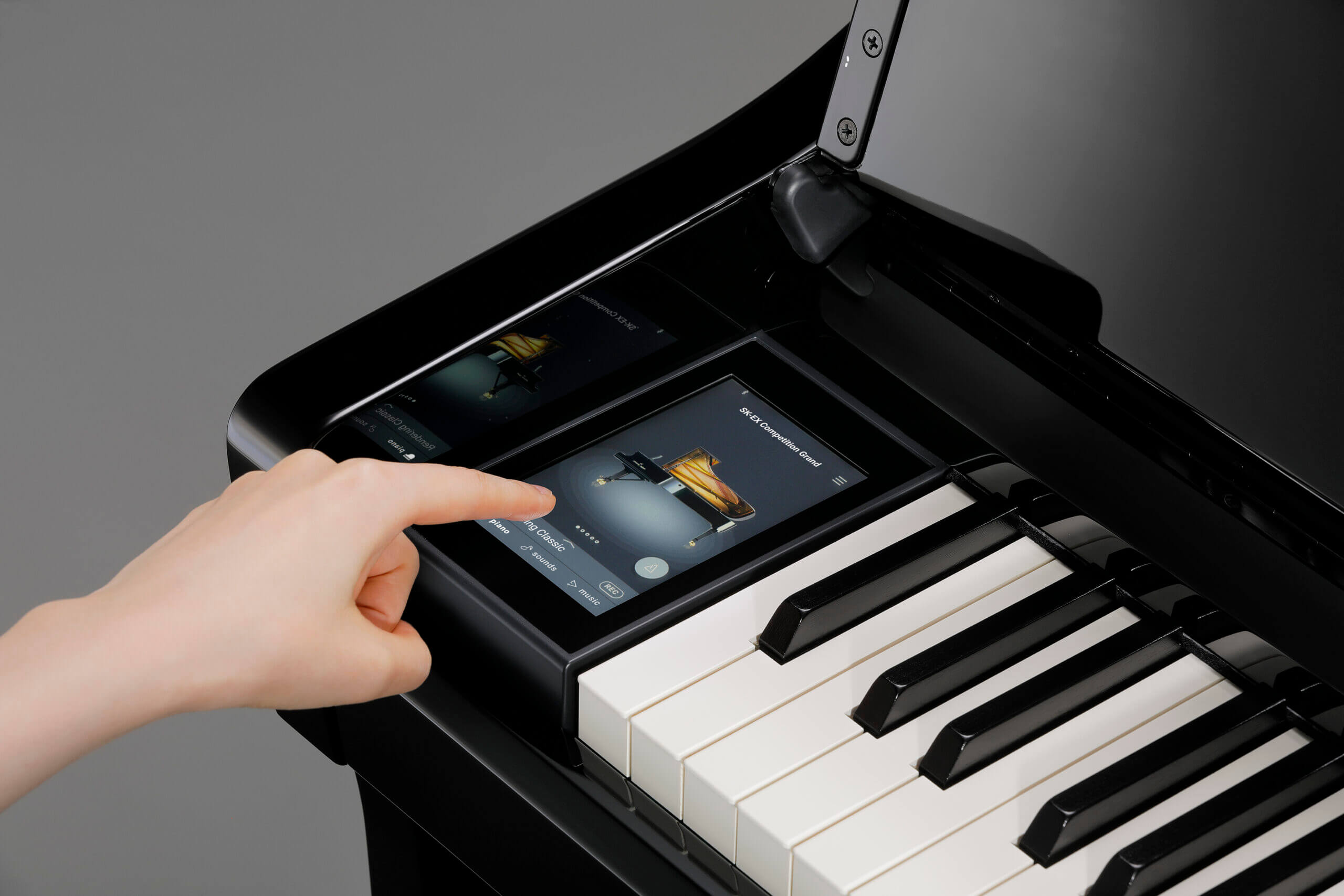 màn hình cảm ứng Kawai CA-901 Ảnh cận cảnh màn hình cảm ứng hiện đại của đàn piano Kawai CA 901