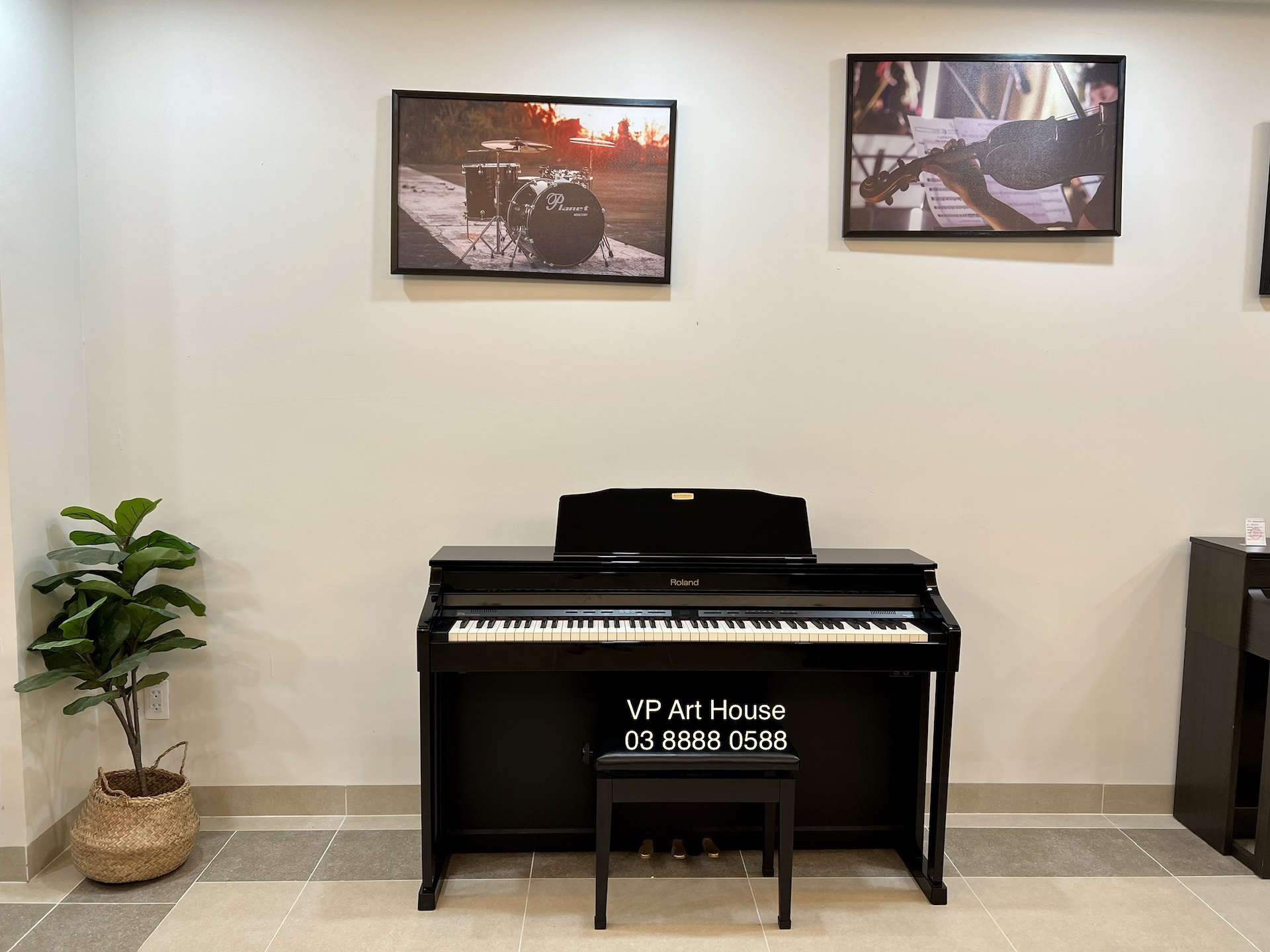 Đàn piano điện Roland HP 506 màu đen bóng