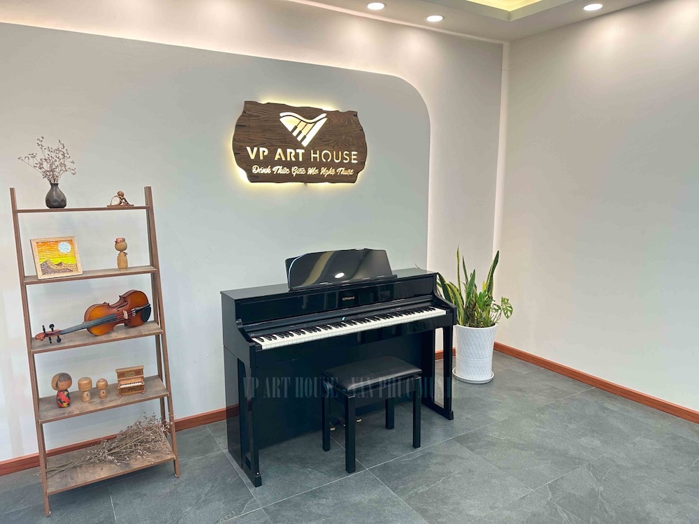 dan piano Roland HP-605 PE PE là phiên bản màu cao cấp nhất của model Roland HP 605