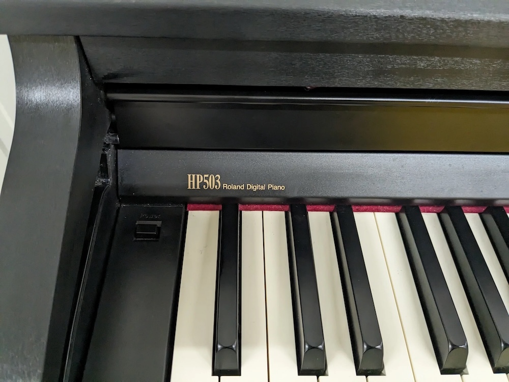 Logo model Roland HP 503 SB