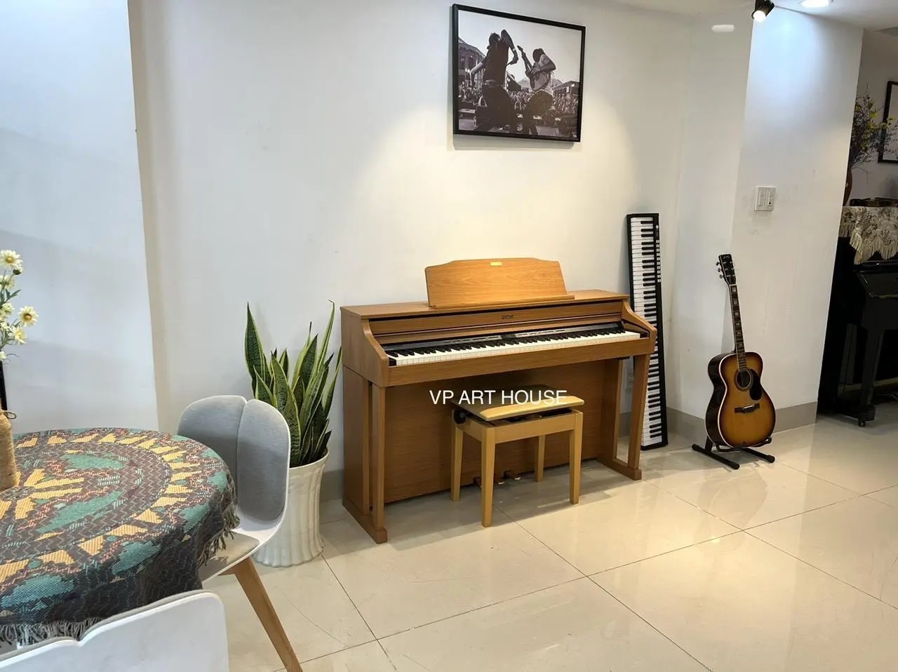 Xem trực tiếp Roland HP 506 C tại VP Art House HCM Roland HP506 C tại cửa hàng piano VP Art House