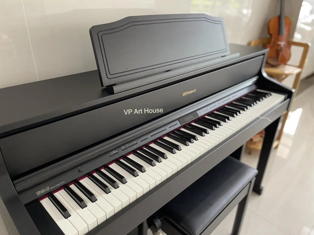 ban phim PHA-50 dan piano Roland HP 605GP CB Phím đàn PHA-50 mang lại cảm giác phím chân thực như đàn grand piano