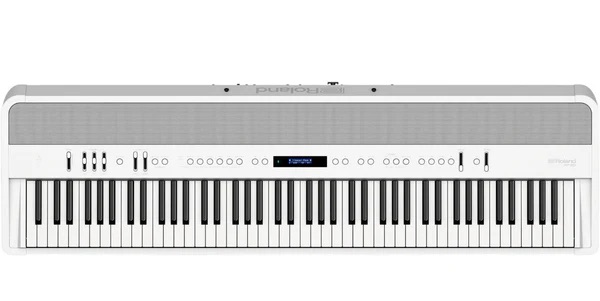Roland FP-90 màu trắng không kèm chân đế, hiển thị đầy đủ bàn phím và bảng điều khiển trung tâm