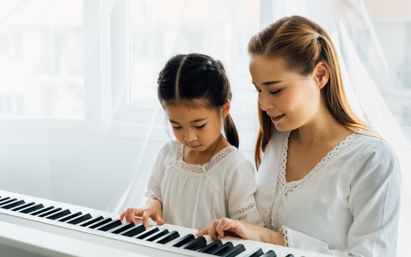 Độ tuổi thích hợp học piano là khoảng từ 6 đến 9 tuổi