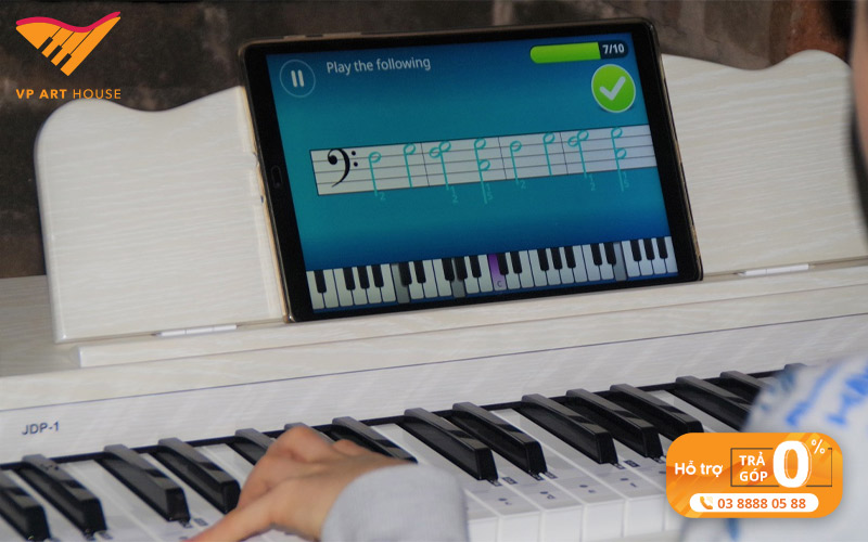 chia-se-cach-hoc-piano-khi-khong-co-dan 
