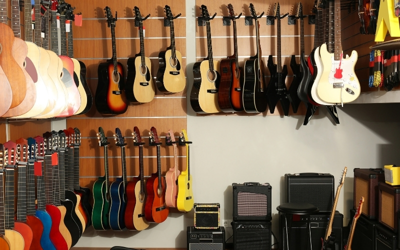 Chọn mua đàn guitar tại cửa hàng uy tín