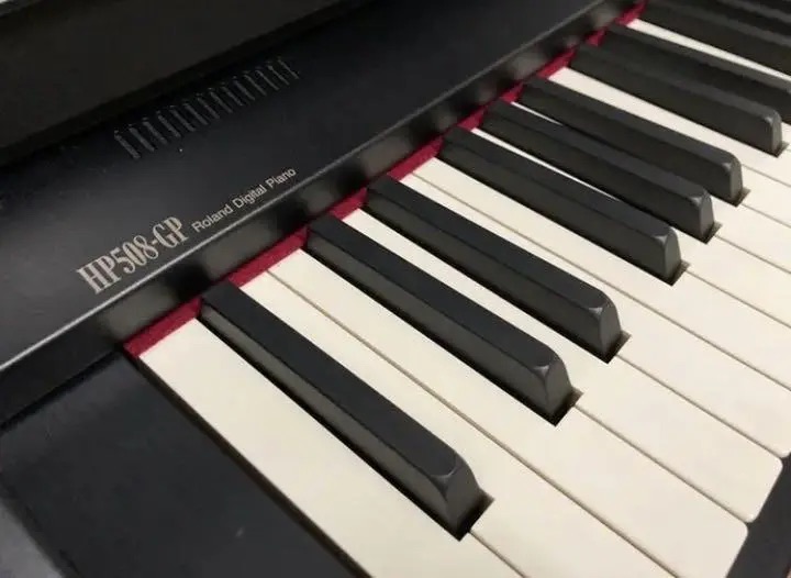 ban phim PHA-4 Standard dan piano Roland HP 508 GP B Bàn phím PHA-4 Standard cho cảm giác chân thực khi chơi