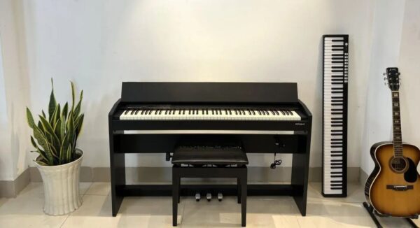 ROLAND F-140