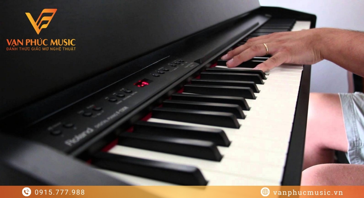 Roland F-130CB Roland F-130CB