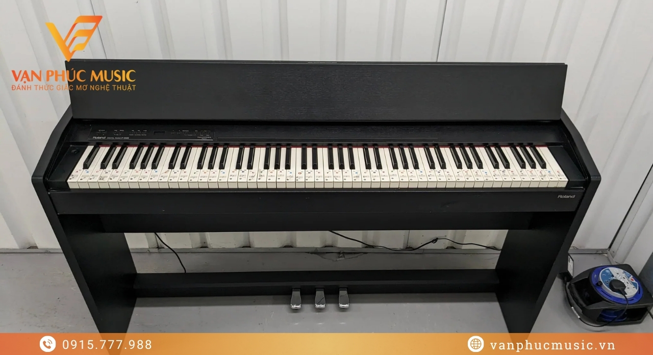 Roland F-130CB Roland F-130CB