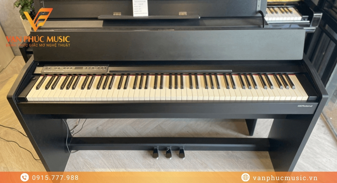 Roland F-140CB Roland F-140CB