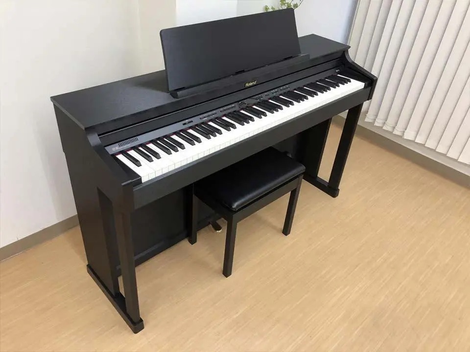 Xem Roland HP 305 SB trực tiếp tại cửa hàng VP Art House Đàn piano Roland HP 305 màu đen mờ hiện đại