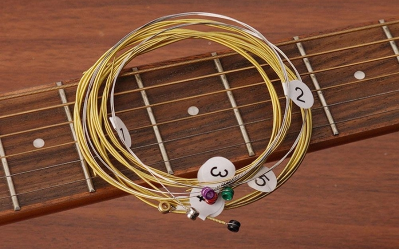 Giá thay dây đàn guitar 50.000 đến 400.000 VNĐ