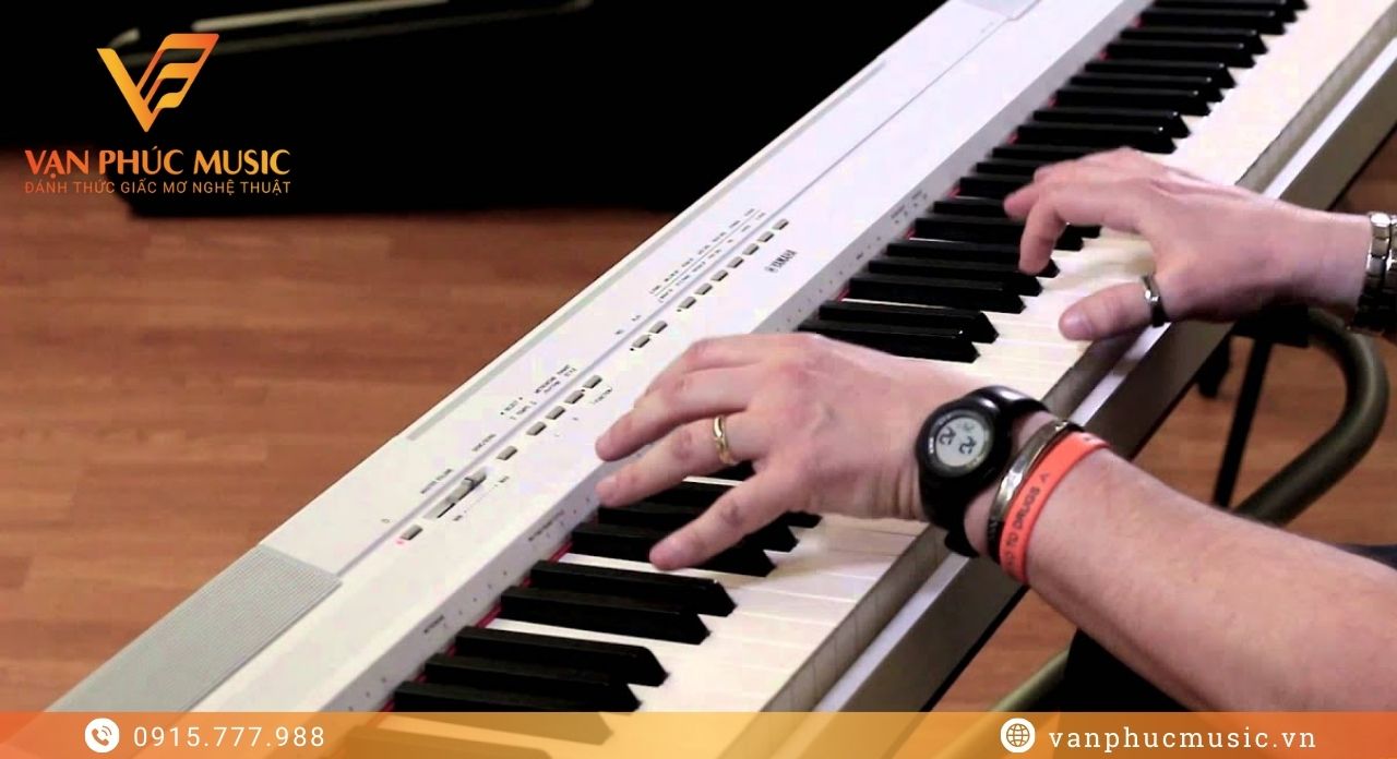 YAMAHA P 115WH YAMAHA P 115WH