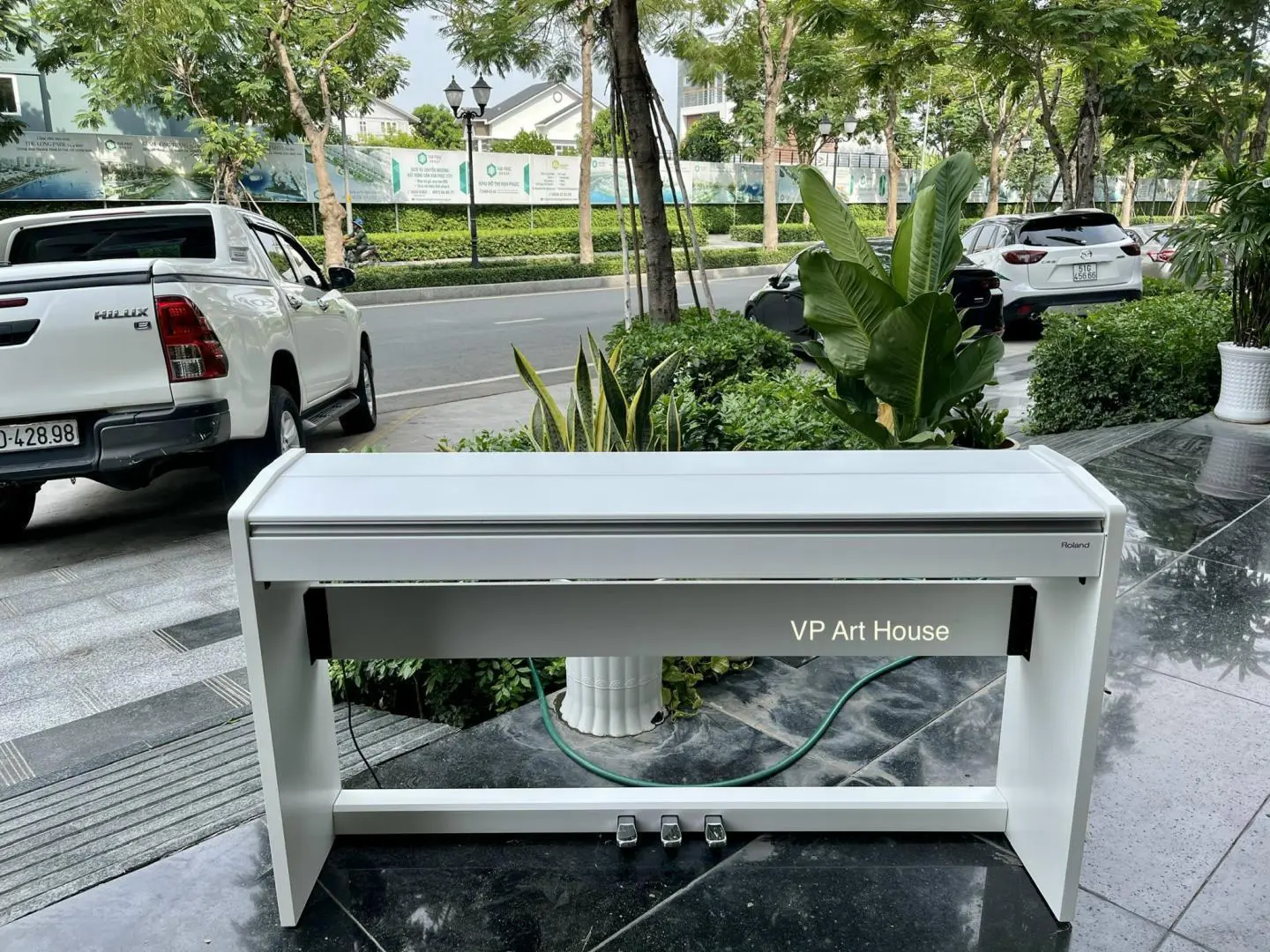 Roland F130 WH được ưa chuộng vì thiết kế nhỏ gọn, phong cách