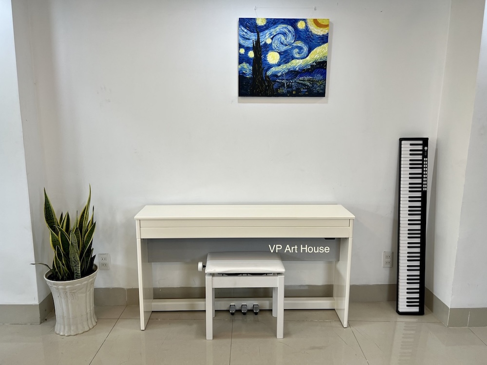 Đàn piano Roland DP 90 S PW khi đóng nắp Đàn piano Roland DP 90 S màu trắng khi đóng nắp