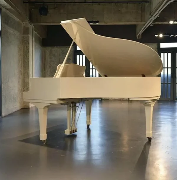 YAMAHA C3