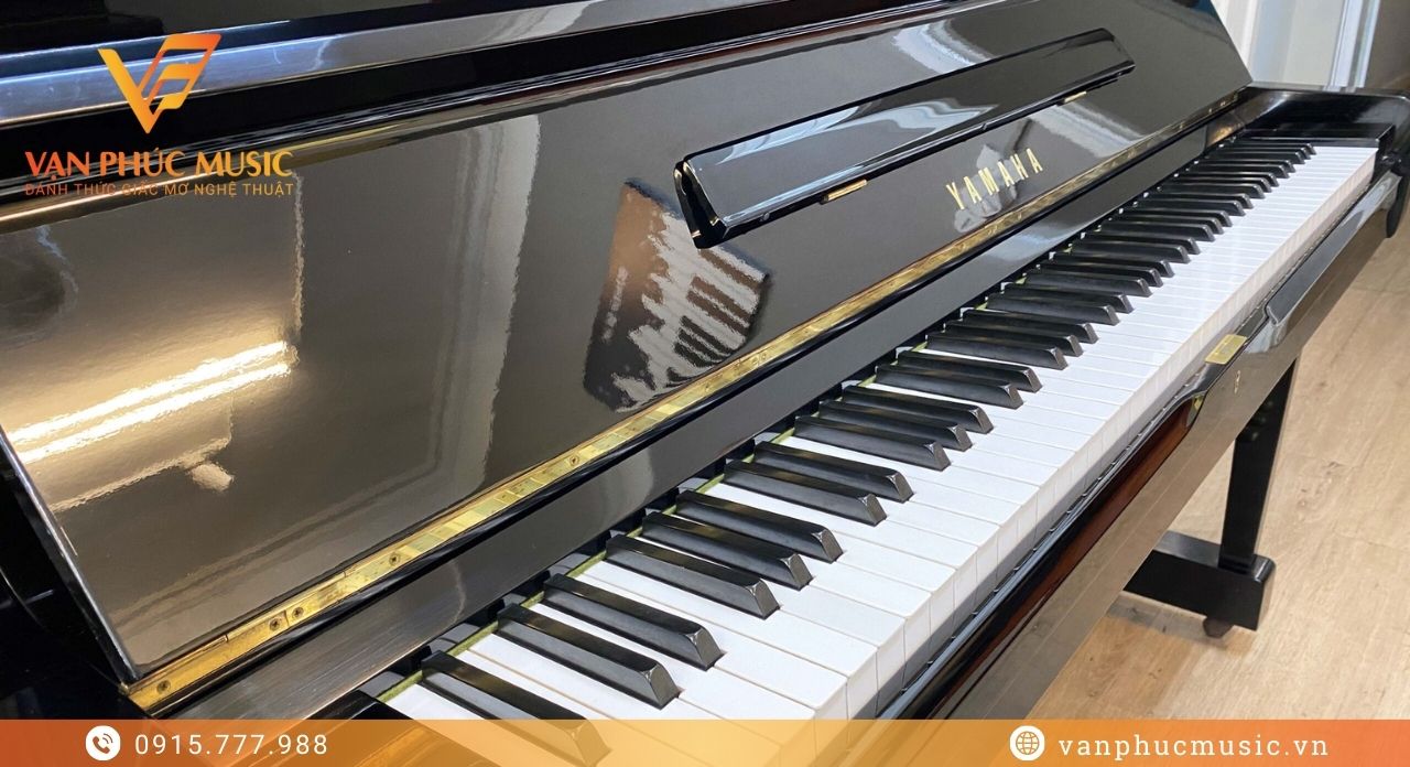 Yamaha U1G piano