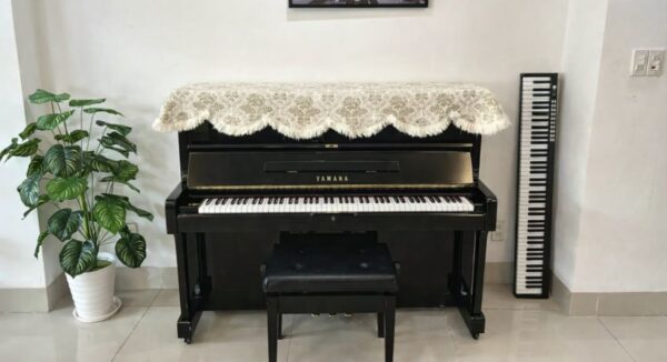 YAMAHA U1H