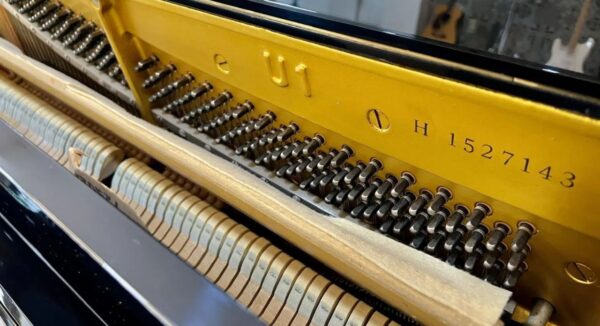 YAMAHA U1H